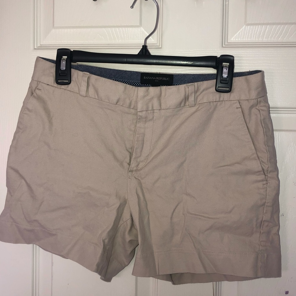 Banana Republic Khaki Short Size 4